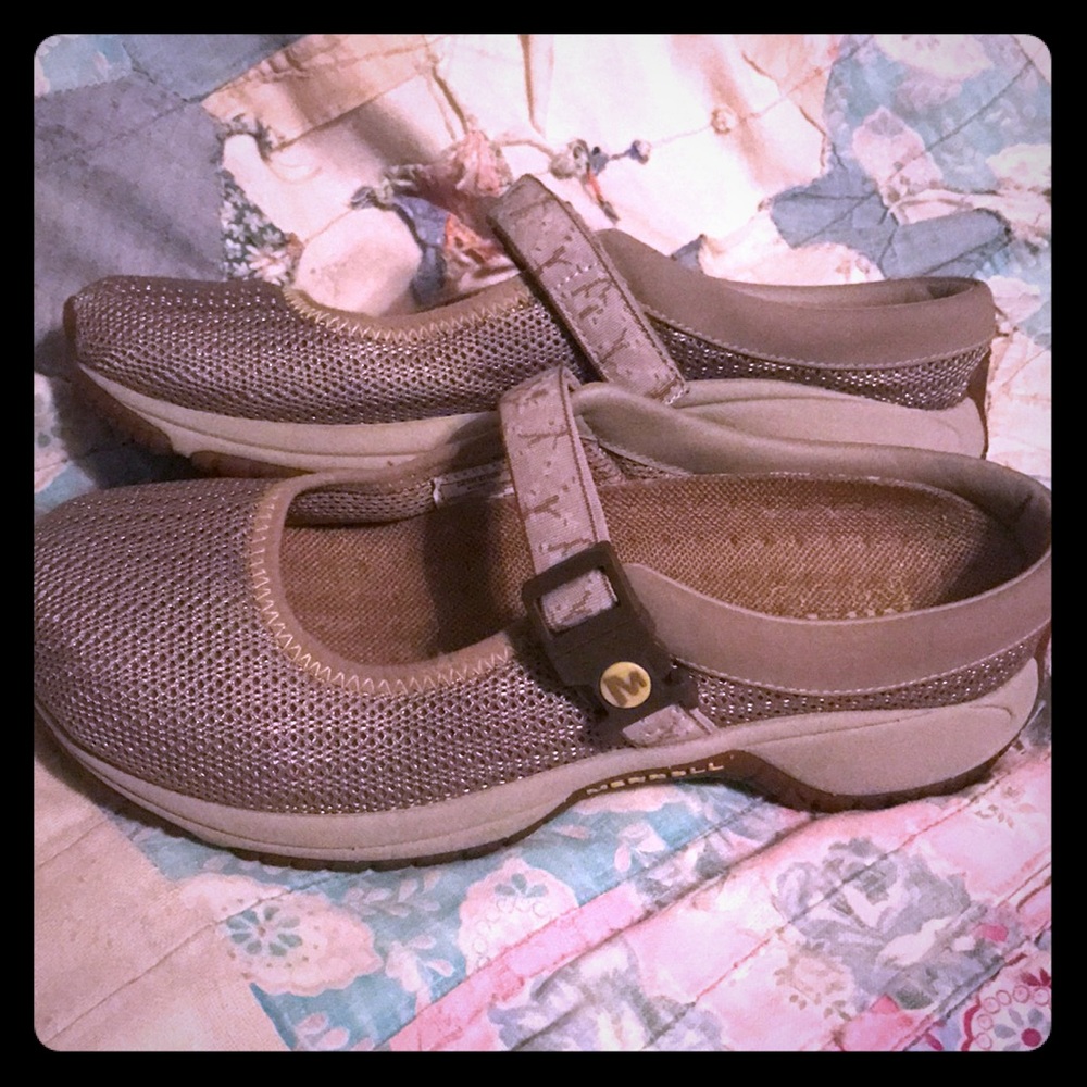 LIKE NEW Merrell Slip Ons